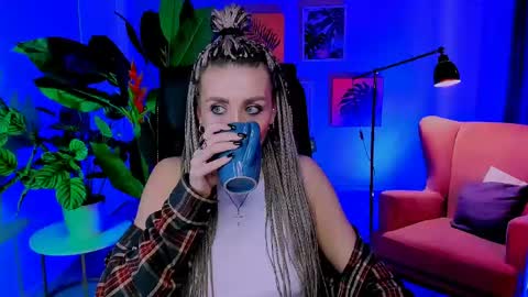 Snapshot of monicariley chatting on May 5, 10:01 am monicariley online show from May 5, 10:01 am