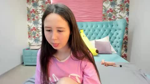 Monica online show from December 5, 4:14 pm