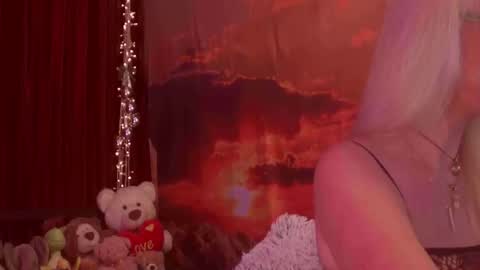 Snapshot of monicutex chatting on May 1, 2:05 am Monika online show from May 1, 2:05 am