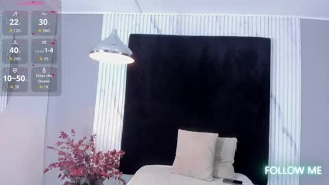 MONIK FOX online show from October 19, 7:47 pm