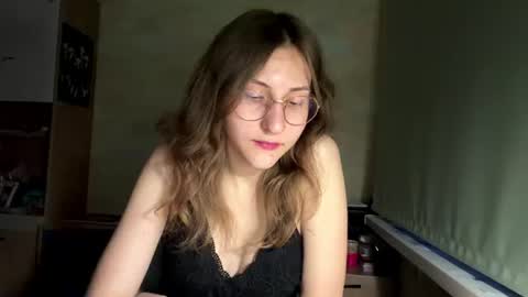Snapshot of monikakotts chatting on June 25, 5:50 pm Mia online show from June 25, 5:50 pm