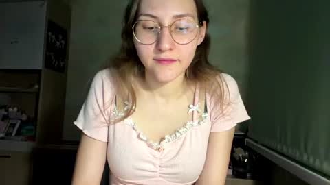 Snapshot of monikakotts chatting on July 1, 7:46 pm Mia online show from July 1, 7:46 pm