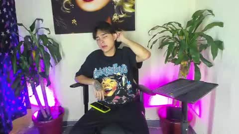 monky_0002 online show from June 19, 6:34 pm