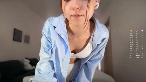 Snapshot of monnymoonn chatting on October 29, 5:20 am Mary online show from October 29, 5:20 am