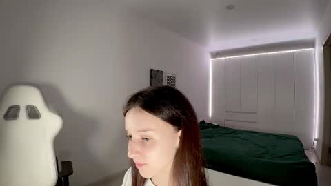 Snapshot of monnymoonn chatting on October 30, 9:55 am Mary online show from October 30, 9:55 am