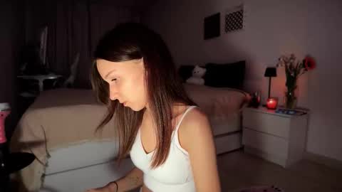 Snapshot of monnymoonn chatting on December 3, 11:41 am Mary online show from December 3, 11:41 am