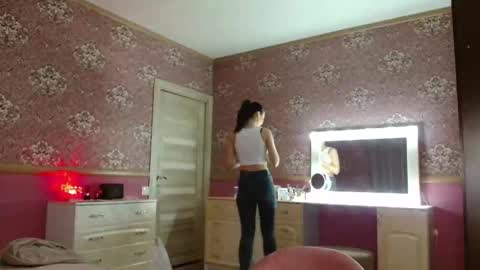 monparis_dream online show from November 13, 12:15 pm