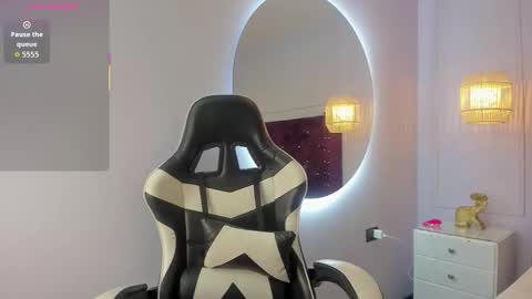   online show from November 20, 3:45 pm