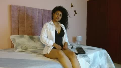 Snapshot of monserratjhonson chatting on June 1, 7:15 pm monserratjhonson online show from June 1, 7:15 pm