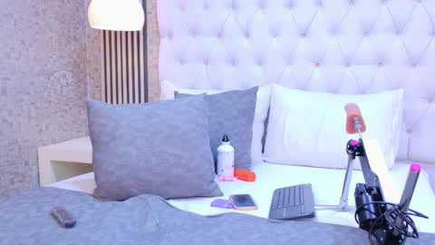 Snapshot of monserratpeter chatting on December 13, 10:15 pm MonserratPeter online show from December 13, 10:15 pm