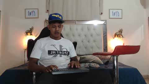 Snapshot of monsoon_the_best chatting on September 10, 2:22 am monsoon_the_best online show from September 10, 2:22 am