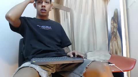 Snapshot of monsoon_the_best chatting on November 3, 2:13 am monsoon_the_best online show from November 3, 2:13 am