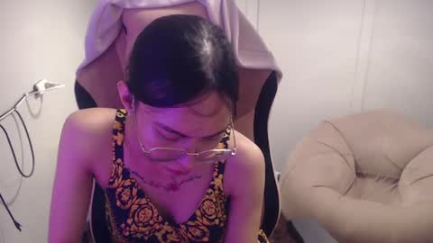 Snapshot of monstercockselfsuck chatting on February 11, 11:32 am ELYSE A SIMPLE GIRL online show from February 11, 11:32 am