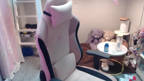 ELYSE A SIMPLE GIRL online show from November 25, 10:37 am