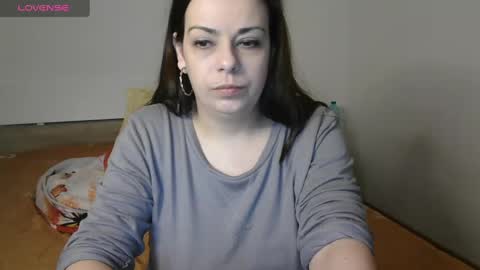 Snapshot of montserrat123 chatting on February 18, 10:47 pm Monse online show from February 18, 10:47 pm