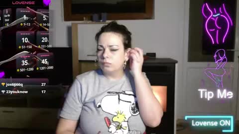 Snapshot of montserrat123 chatting on February 27, 9:58 pm Monse online show from February 27, 9:58 pm