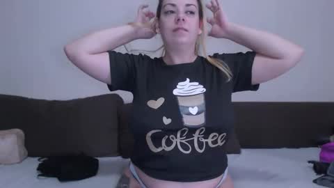 Snapshot of montserrat123 chatting on September 29, 5:45 am Monse online show from September 29, 5:45 am