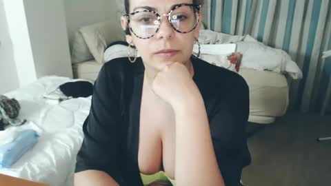 Monse online show from April 17, 8:01 pm