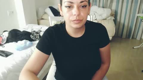 Snapshot of montserrat123 chatting on April 30, 7:20 pm Monse online show from April 30, 7:20 pm