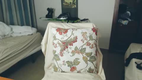 Snapshot of montserrat123 chatting on May 15, 8:27 pm Monse online show from May 15, 8:27 pm