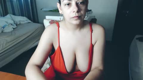 Snapshot of montserrat123 chatting on May 17, 6:59 pm Monse online show from May 17, 6:59 pm