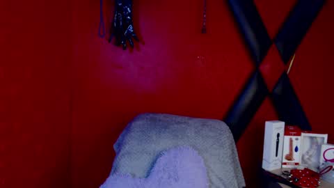 Monttserratt online show from December 19, 10:42 pm
