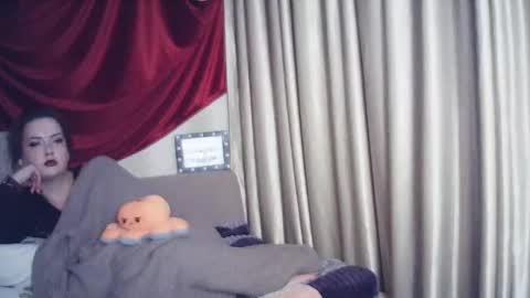 moodiemira online show from November 12, 5:19 am