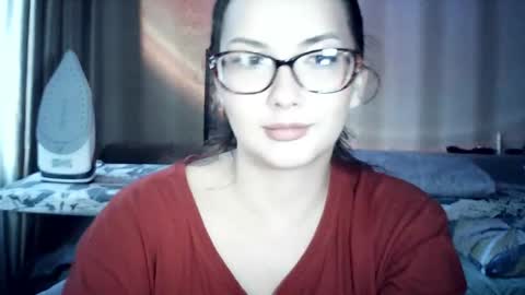 moodiemira online show from June 5, 4:13 pm