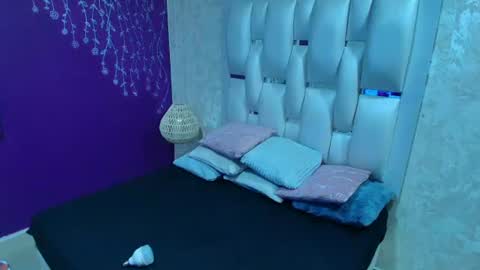 Snapshot of moom_ivy_ chatting on June 28, 12:44 pm online show from June 28, 12:44 pm