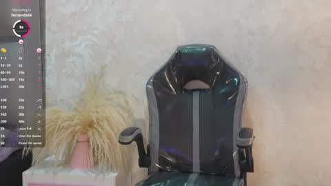 Snapshot of moom_ivy_ chatting on July 13, 12:30 pm online show from July 13, 12:30 pm