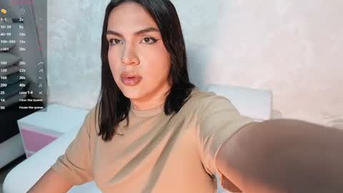 Snapshot of moom_ivy_ chatting on July 27, 1:07 pm online show from July 27, 1:07 pm