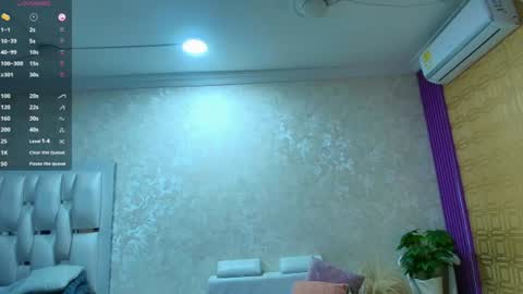 Snapshot of moom_ivy_ chatting on July 28, 12:34 pm online show from July 28, 12:34 pm