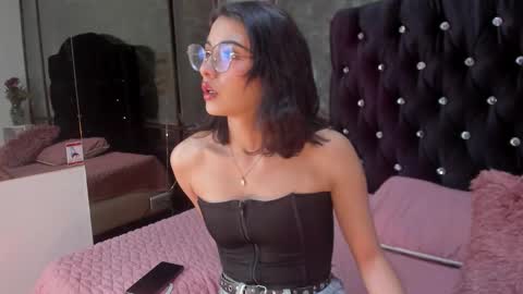 Snapshot of moon__april chatting on October 28, 7:38 pm Elizabeth online show from October 28, 7:38 pm