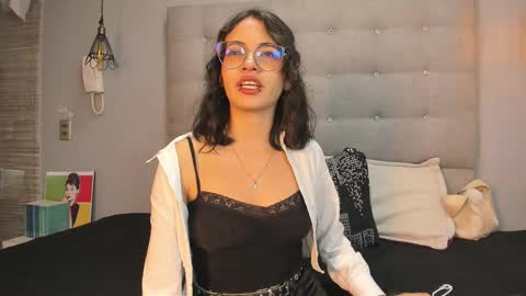 Snapshot of moon__april chatting on November 18, 8:46 pm Elizabeth online show from November 18, 8:46 pm