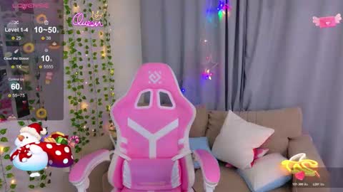 Snapshot of moon__bunny chatting on December 13, 8:47 pm Moon Bunny online show from December 13, 8:47 pm