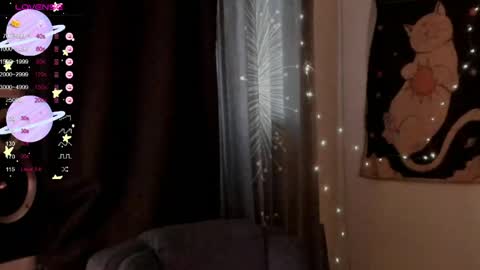 Snapshot of moon__girl chatting on May 17, 6:48 pm Roxy online show from May 17, 6:48 pm