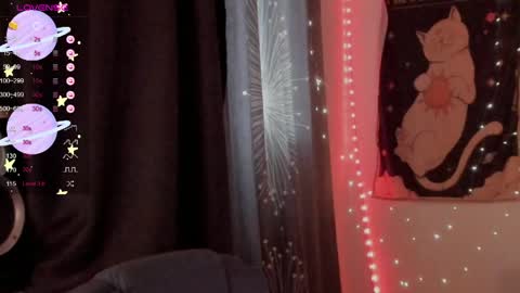 Snapshot of moon__girl chatting on May 21, 6:48 pm Roxy online show from May 21, 6:48 pm