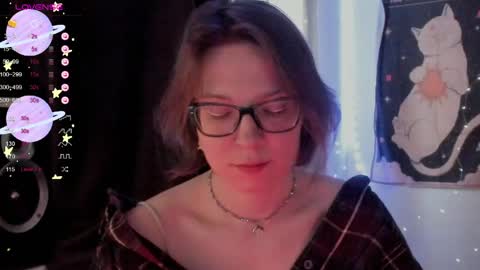 Snapshot of moon__girl chatting on May 24, 5:40 pm Roxy online show from May 24, 5:40 pm