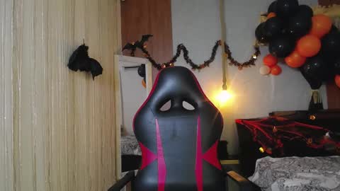 moon_and_fire_ online show from October 31, 3:07 am