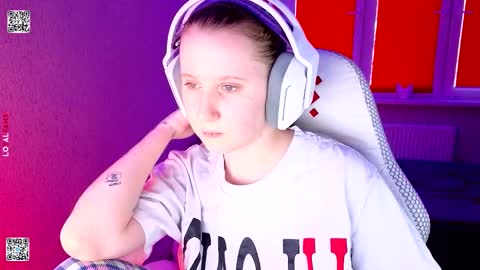 Lola online show from March 27, 3:12 pm