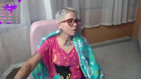 Snapshot of moon_cat85 chatting on June 20, 3:15 pm Luna online show from June 20, 3:15 pm