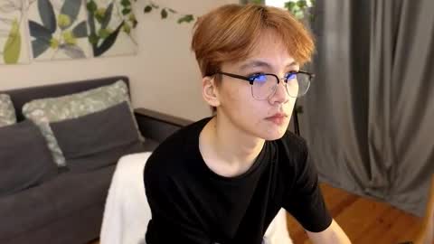 Snapshot of moon_felix chatting on November 5, 7:36 pm Felix and Maddy online show from November 5, 7:36 pm