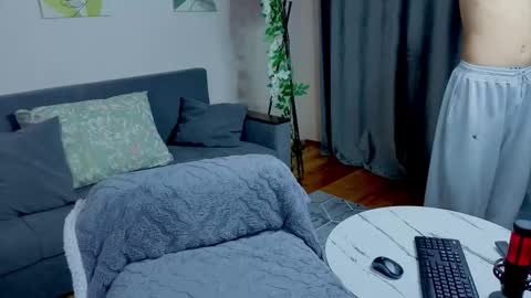 Snapshot of moon_felix chatting on November 22, 1:21 pm Felix and Maddy online show from November 22, 1:21 pm