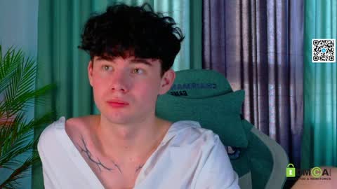 moon_gloww online show from April 3, 5:05 am