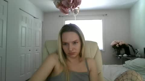 Snapshot of moon_light_girl chatting on May 29, 6:50 pm moon_light_girl online show from May 29, 6:50 pm