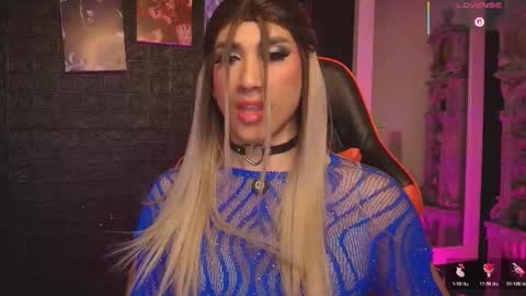 Snapshot of moon_nia chatting on May 19, 11:00 pm moon_nia online show from May 19, 11:00 pm