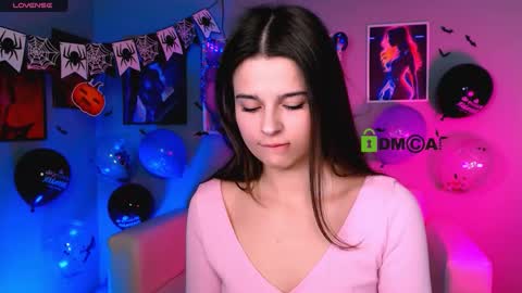 Snapshot of moon_sana chatting on October 22, 1:44 pm moon_sana online show from October 22, 1:44 pm