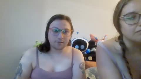 Snapshot of moonbeamsmischief chatting on August 4, 12:36 am moonbeamsmischief online show from August 4, 12:36 am