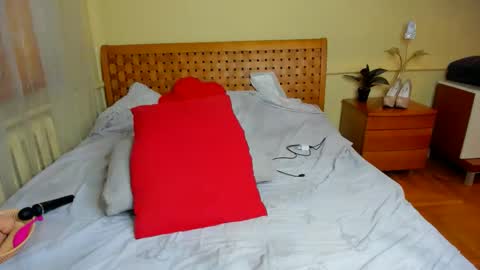 Snapshot of mooneclipce chatting on November 9, 7:39 am Lena online show from November 9, 7:39 am