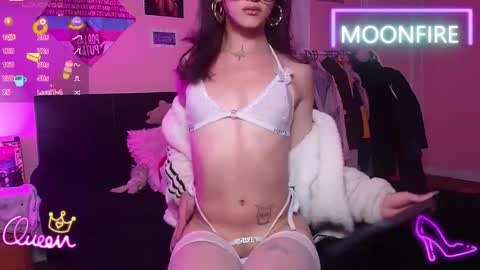 Snapshot of moonfiredance chatting on May 4, 1:01 am Nicky online show from May 4, 1:01 am